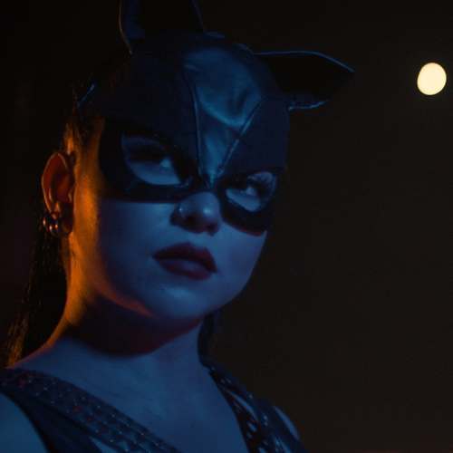 Catwoman Yeni Cats Deep In Şarkısını indir