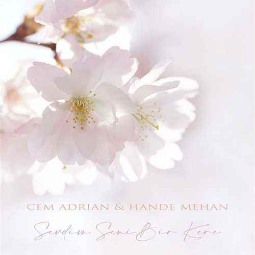 Cem Adrian Ft Hande Mehan - Sevdim Seni Bir Kere (2022) Single Mp3 İndir