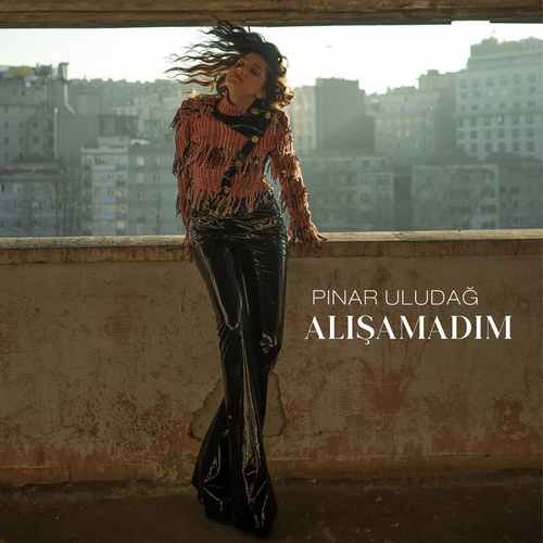 Pınar Uludağ Yeni Alışamadım Şarkısını Mp3 İndir