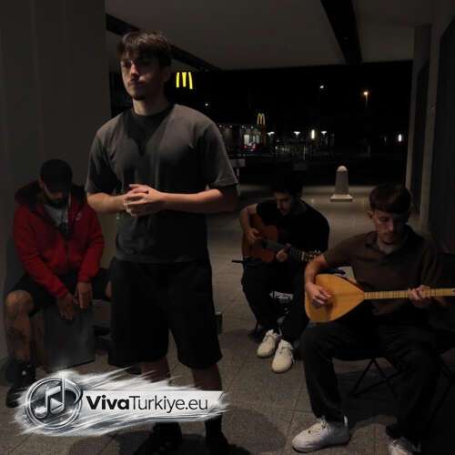 Grup Abirce Yeni Saçlarını Taramışsın Şarkısını Mp3 İndir Grup Abirce Yeni Saçlarını Taramışsın Şarkısını Mp3 İndir