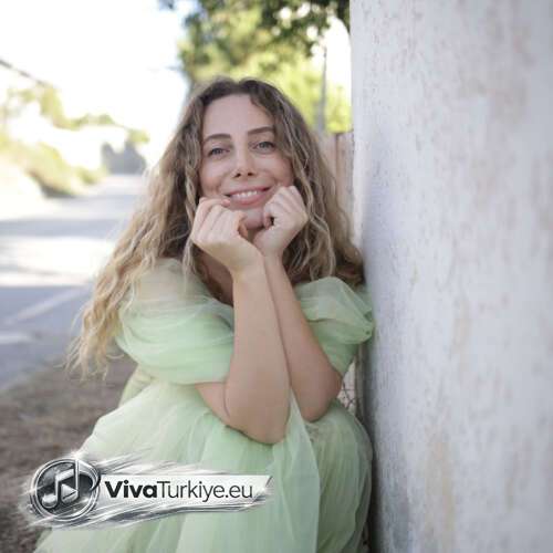 Safiye Yeni Bir Yaş Daha Şarkısını Mp3 İndir