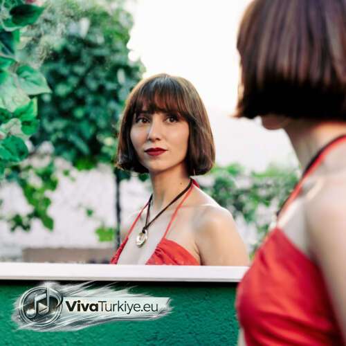 Yasemin Koç – Aşkın Dilinde (2026) Mp3 İndir 1 yasemin koc askin dilinde