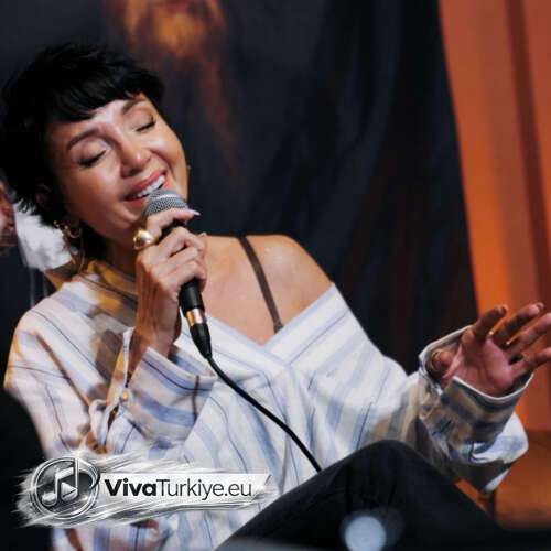 Ayla Balyemez Yeni Görmezden Gelemezdik (Live) Şarkısını Mp3 İndir Ayla Balyemez Yeni Görmezden Gelemezdik (Live) Şarkısını Mp3 İndir