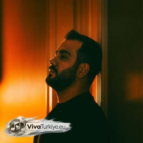 Doçend, Gökhan Namlı Yeni Duruyor Mu Yerinde Şarkısını Mp3 İndir Doçend, Gökhan Namlı Yeni Duruyor Mu Yerinde Şarkısını Mp3 İndir